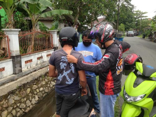 Penjudi kupon putih ketika ditangkap polisi di Kuala Kapuas, Kamis (15/10/2020). Foto : Tbn