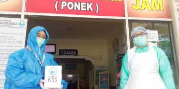 LAZ Nurul Fikri Kapuas Bagikan Masker N95 ke Paramedis IGD RSUD Kapuas