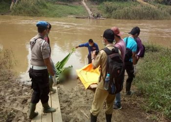 Warga Muara Wakat Temukan Mayat Membusuk di Sungai Teweh