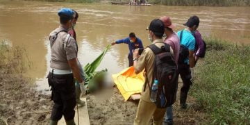 Warga Muara Wakat Temukan Mayat Membusuk di Sungai Teweh