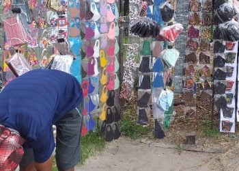 Kisah Penjual Masker yang Tetap  Bertahan di Tengah Pandemi