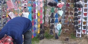 Kisah Penjual Masker yang Tetap  Bertahan di Tengah Pandemi