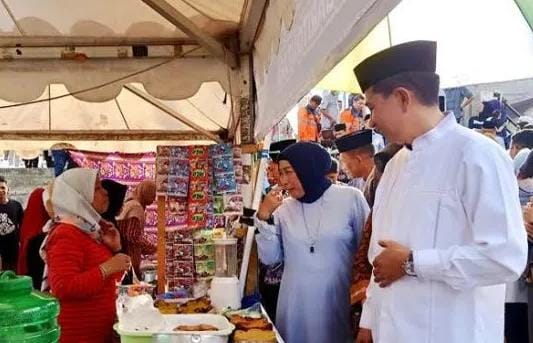 Pasar wadai Ramadhan di areal Water Front City (WFC) Jalan Panglima Batur Muara Teweh. Foto : S. Purwanto