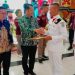 Bupati Perdie Serahkan Penghargaan kepada Paskibraka