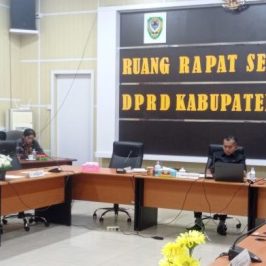 Rapat kerja bersama Dinas Koperasi, Perindustrian dan Perdagangan (Diskoperindag) Seruyan, di Ruang Rapat Serbaguna DPRD Seruyan, Selasa (21/3/2023). Foto : Ist