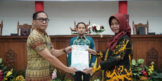 Urianinu Napulangit ditunjuk menduduki jabatan pelaksana tugas harian (Plt) Sekretaris DPRD (Sekwan) Kota Palangka Raya, untuk mengisi kekosongan jabatan dari sekwan sebelumnya yakni Hj Sitti Masmah yang kini sudah memasuki masa purna tugas. Foto : im