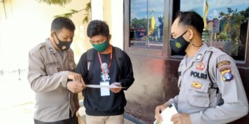 Personel Bagsumda Polres Seruyan Sosialisasi Penerimaan CPNS Polri Kepada Masyarakat