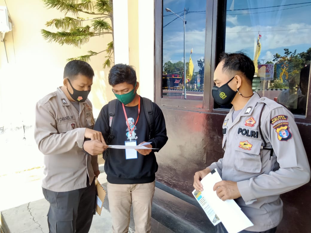 Personel Polres Seruyan melaksanakan Sosialisasi Penerimaan CPNS Polri  secara masif dan terus menerus untuk mendapatkan Animo dari masyarakat, Senin (5/7/2021) Siang.