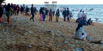 Tumpukan Sampah di Sepanjang Pantai Ujung Pandaran Disoroti Dewan