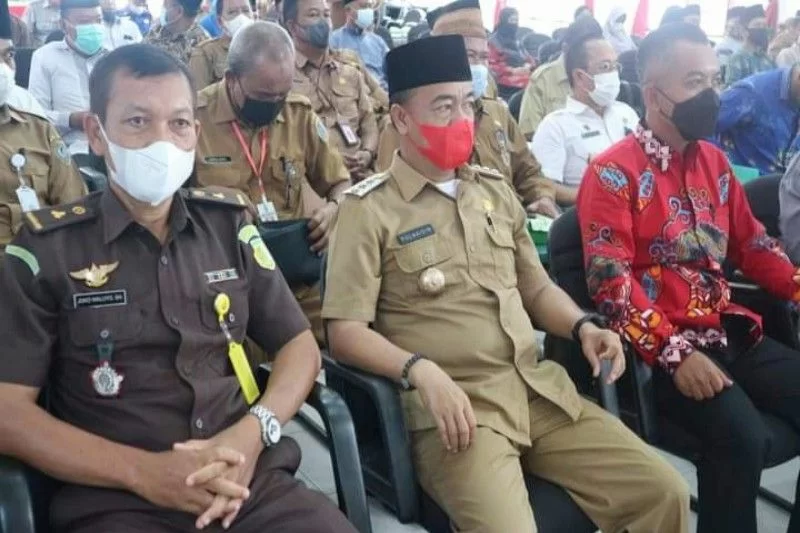 Ketua DPRD Seruyan Zuli Eko Prasetyo (kanan) menghadiri Musda IV MUI Seruyan di Kuala Pembuang