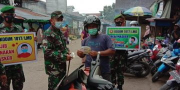 Dandim 1017 Lamandau bersama BPBD, Satpol PP dan Ormas Bagikan Masker Gratis