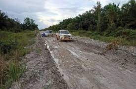 Masyarakat Minta Pengerasan Jalan Kuala Pembuang – Bangkal Segera Rampung