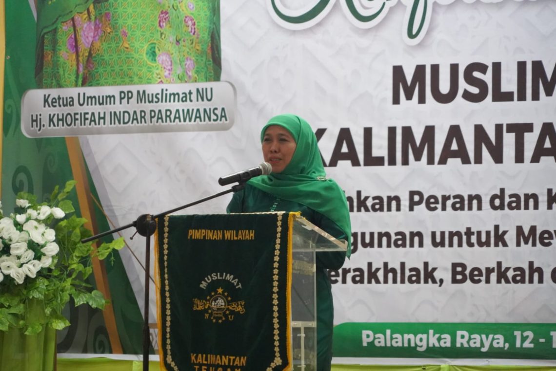 Gubernur Jatim Khofifah Indar Parawansa selaku Ketua Umum PP Muslimat NU resmi menutup Konferensi Wilayah Muslimat NU Kalteng