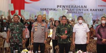 Masyarakat Kalteng Antusias Hadiri Penyerahan Sertipikat Tanah oleh Presiden Jokowi Secara Virtual