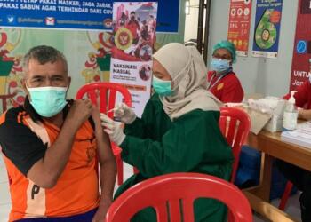 Ratusan Napi Lapas Narkoba Ikuti Vaksinasi Covid dari Binda Kalteng