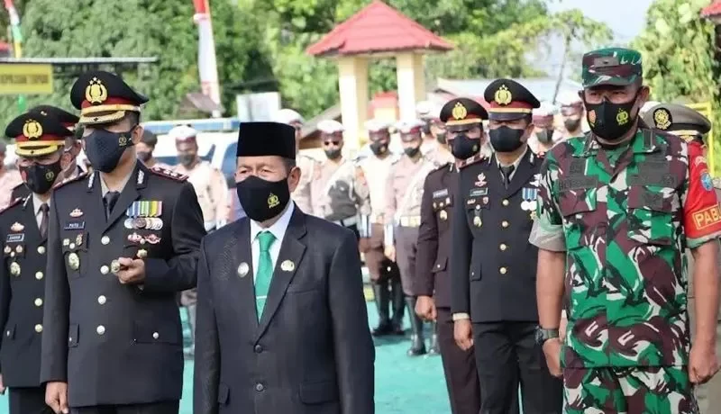 Wakil Bupati Murung Raya Rejikinoor saat mengikuti upacara HUT Bhayangkara ke-76 di Mapolres  setempat, Selasa (5/7/2022).