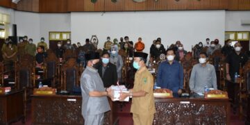 Wabup Sampaikan Dua Buah Rancangan Peraturan Daerah Pada Rapat Paripurna